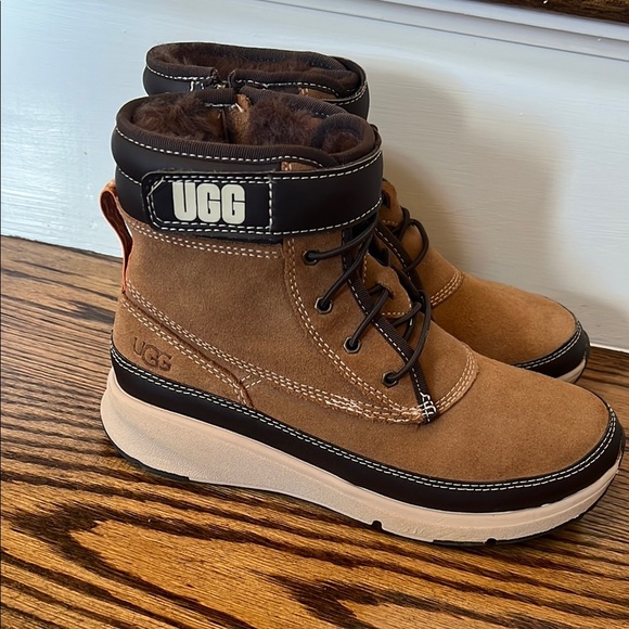 UGG Chestnut Arren Boots NWOT - Picture 4 of 10